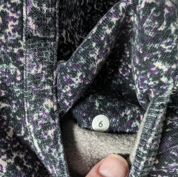 Lululemon Scuba Hoodie size 6 - Picture 3 of 5